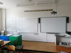 Křídlová tabule vedle Interaktivního systému